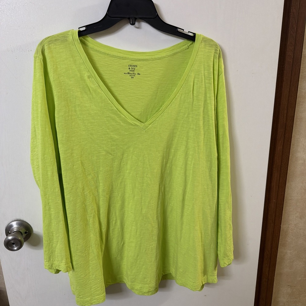 Crown & Ivy Shirt Womens  Size 3X Fluorescent Green V Neck Authentic Tee